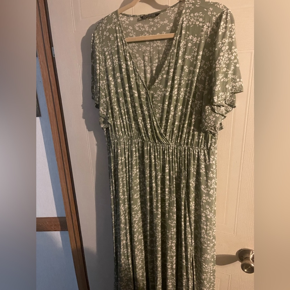 Beautiful Sage green dress 18-20